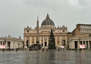 “Viva la Befana 2024”, a Piazza San Pietro il corteo sotto la pioggia: 6.000 persone attendono l’Angelus del  Papa