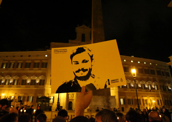 Sette anni fa l’omicidio di Giulio Regeni, i genitori: “Non ci arrenderemo finché non sarà ottenuta giustizia”