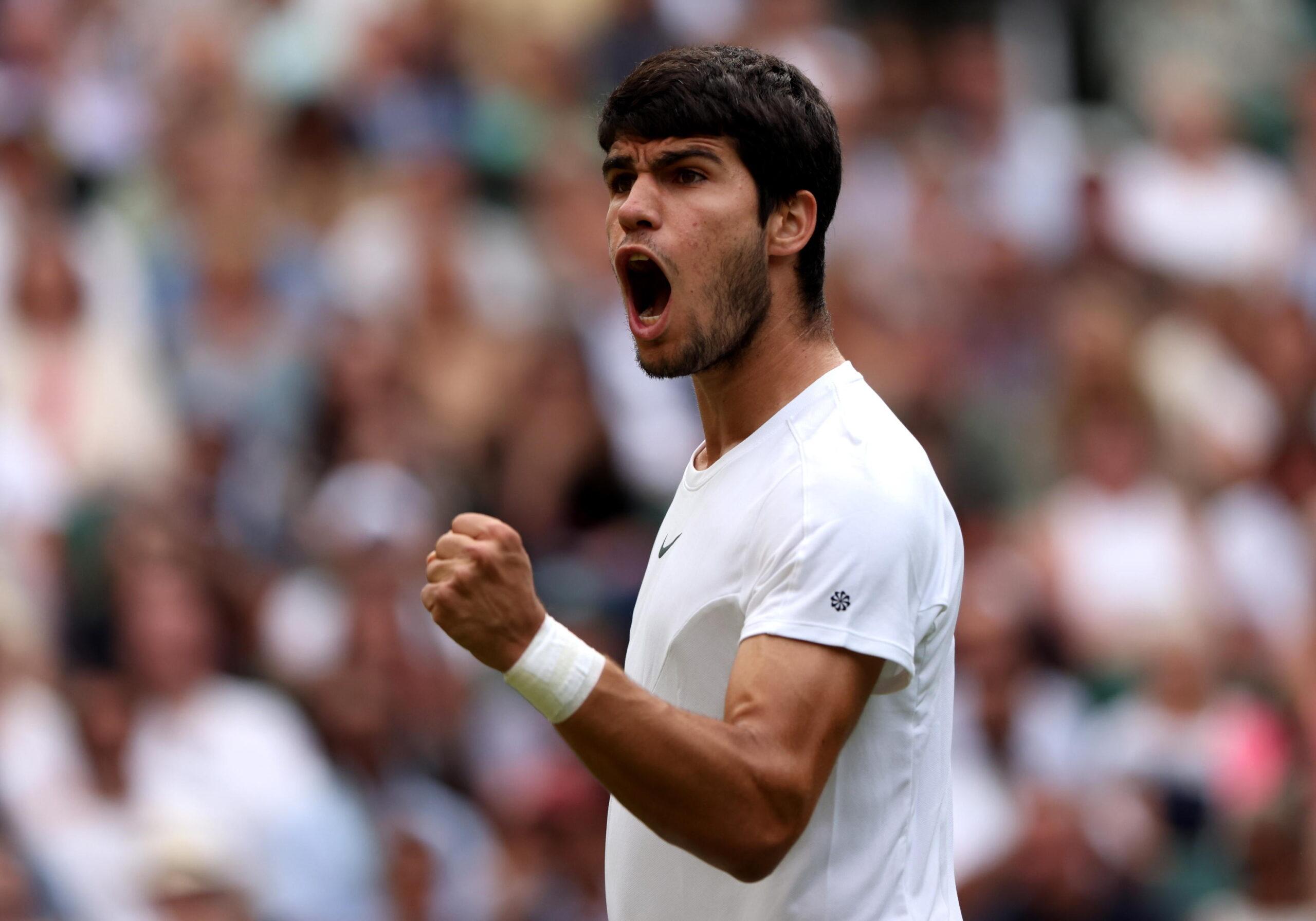 Wimbledon 2023, Carlos Alcaraz abbatte Berrettini: lo spagnolo va ai quarti