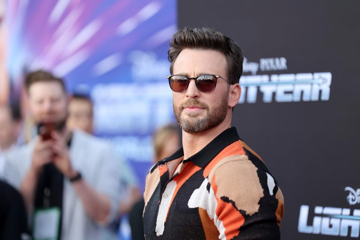 Lightyear, Chris Evans contro le critiche al bacio gay: “Sono idioti”