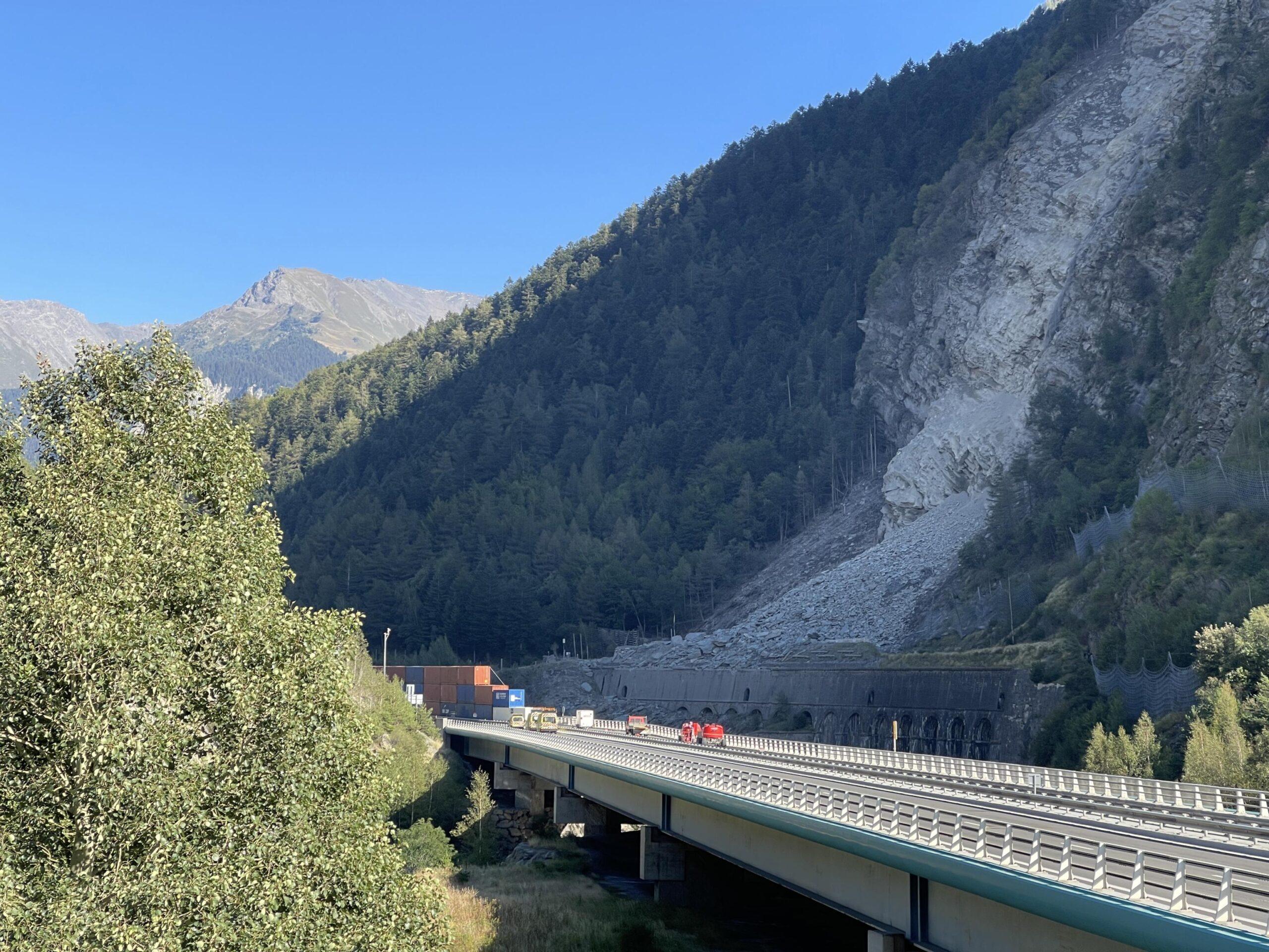 Monte Bianco, riaperto il tunnel del Frejus ai mezzi pesanti dopo la frana degli scorsi giorni