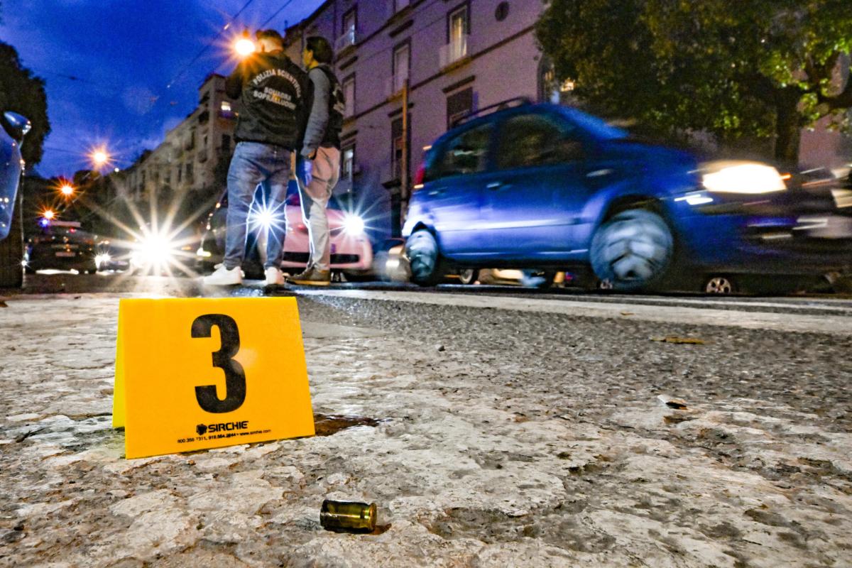 Napoli, sparatoria a via Argine nel quartiere Ponticelli: 49enne ucciso a colpi di arma da fuoco, indagini in corso