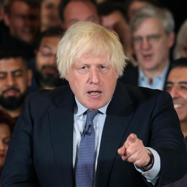 Regno Unito, l’ex premier Boris Johnson voleva invadere l’Olanda durante il Covid: ecco il motivo