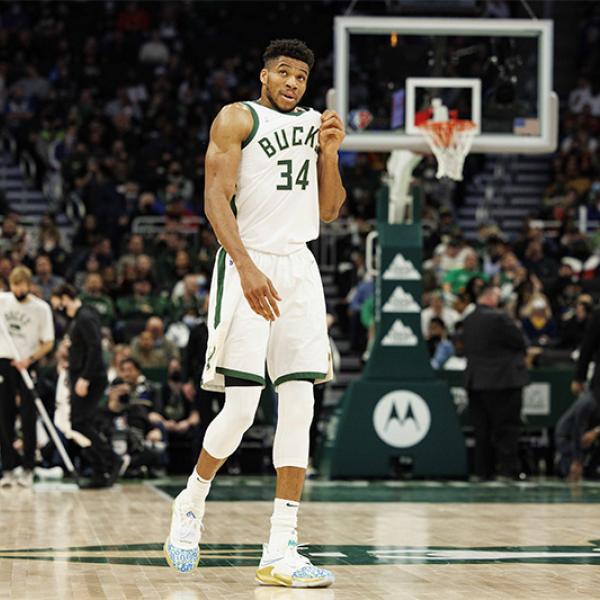 NBA, Giannis Antetokounmpo sogna Chicago: “Amerei giocare lì”