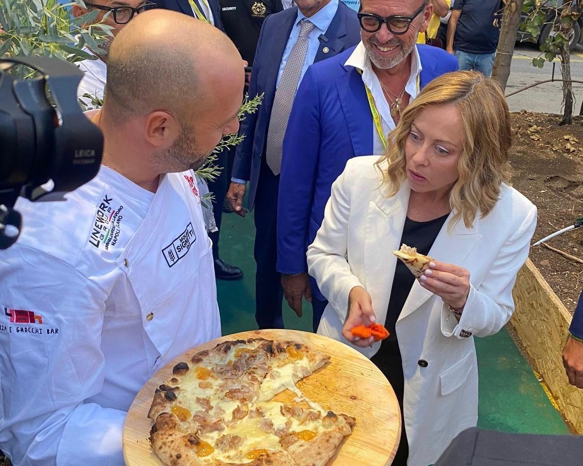 “Pizza Giorgia” strega la premier al G7 Agricoltura, chef Circhirillo: “Ci tenevo a fargliela assaggiare. L’ho conquistata con porchetta e marmellata”