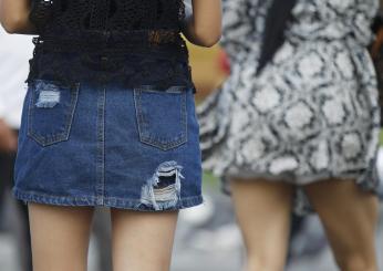 Gonna sopra i pantaloni? La nuova moda dell’anno