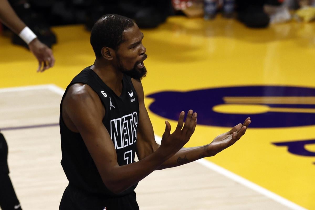 Kevin Durant, l’incredibile infortunio durante il riscaldamento all…