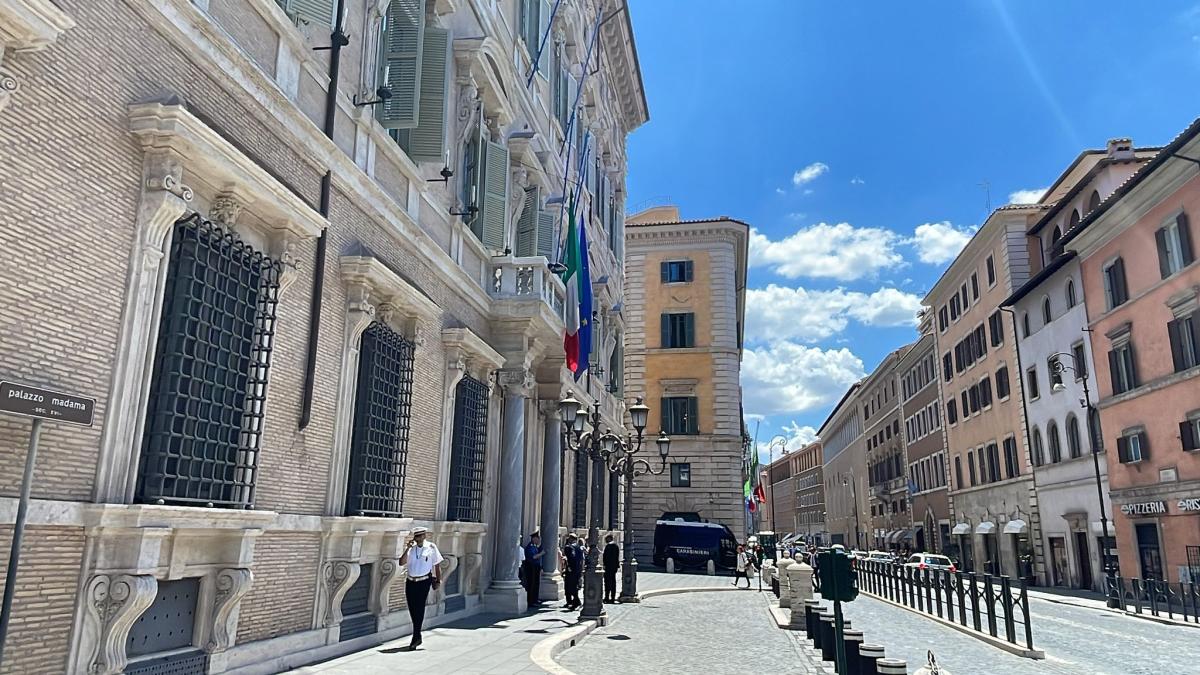 Silvio Berlusconi, bandiere a mezz’asta al Senato in segno di lutto…