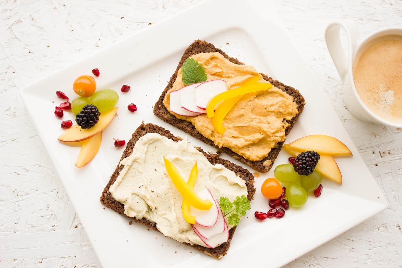 Fette biscottate a colazione, fanno ingrassare: calorie, falsi miti e consigli