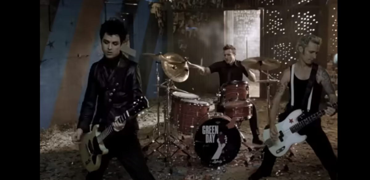 “Saviors”: testo e traduzione della nuova canzone dei Green Day