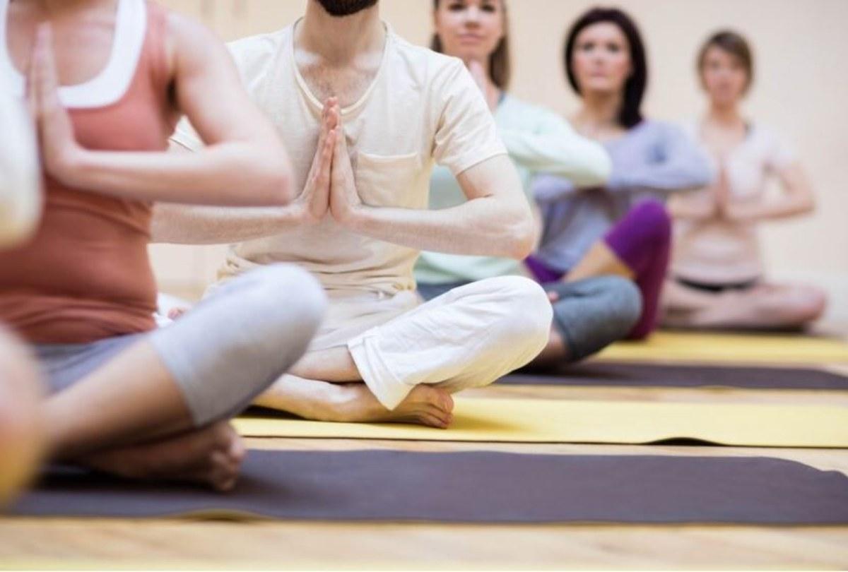 Lo yoga può prevenire la demenza nelle persone sopra i 55 anni, ecco in che modo