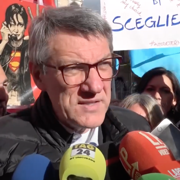 Aborto, Cgil e Uil di fronte al Senato in difesa della legge 194: “Una battaglia di civiltà”