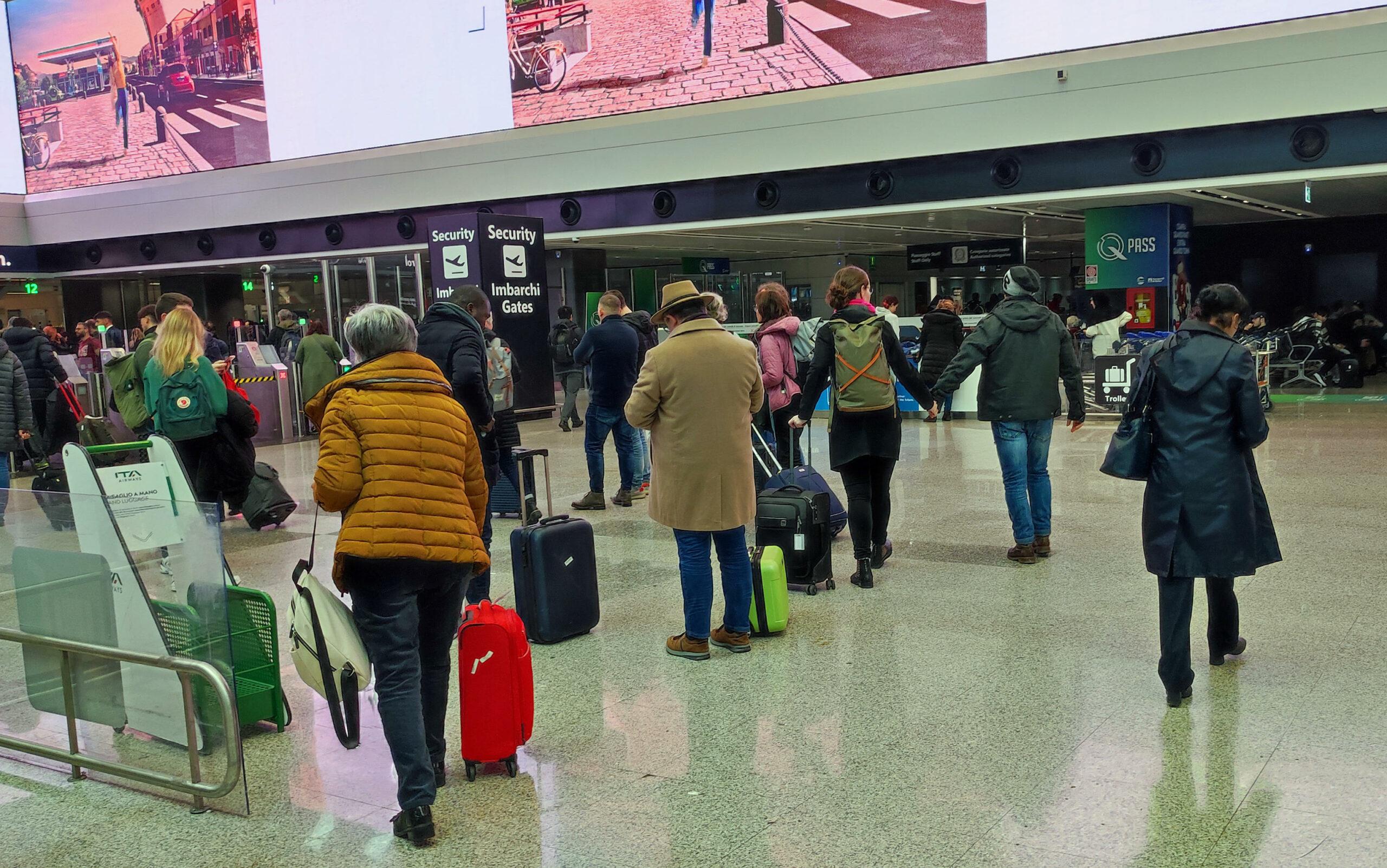 Sciopero aeroporti 24 gennaio 2024: orari, città coinvolte e voli cancellati