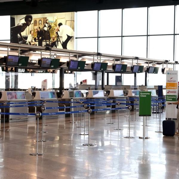 L’aeroporto di Malpensa intitolato a Berlusconi? Il PD milanese non ci sta: “Imbarazzante, meglio intitolarlo a Luca Attanasio”