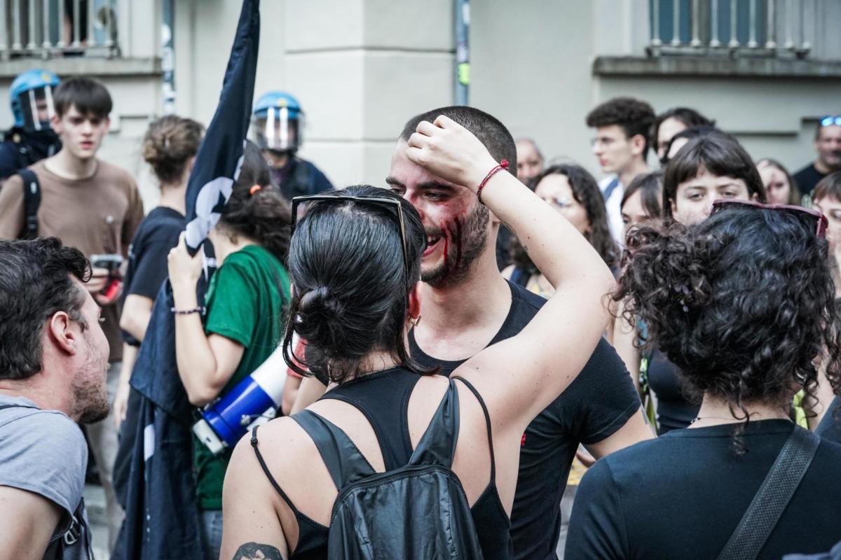 Scontri a Torino tra polizia e studenti, Crosetto: “In Italia abitu…