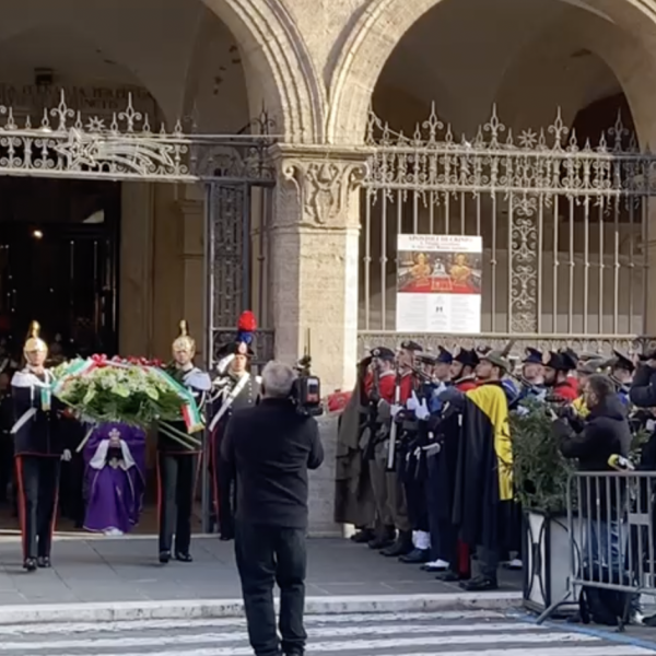 Funerali Franco Frattini, foto e video della funzione. Presenti Meloni e Mattarella – Diretta