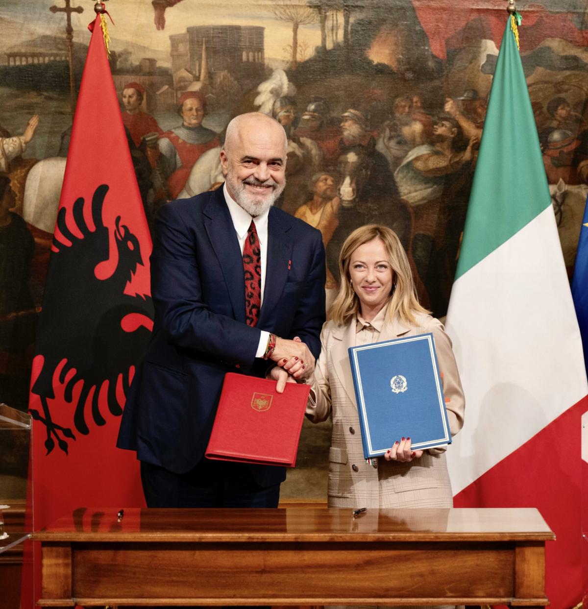 Accordo Italia-Albania sui migranti, arriva l’approvazione della Corte Costituzionale albanese