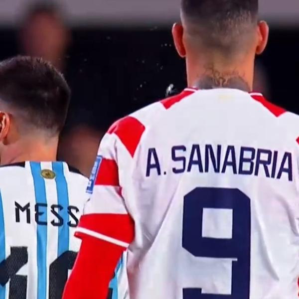 Sanabria sputa a Messi durante Argentina-Paraguay? Il pallone d’oro: “Non ho visto, quel giocatore non lo conosco” | Video