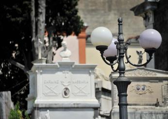 Napoli, trovano un cadavere sconosciuto nel loculo di famiglia: “Co…