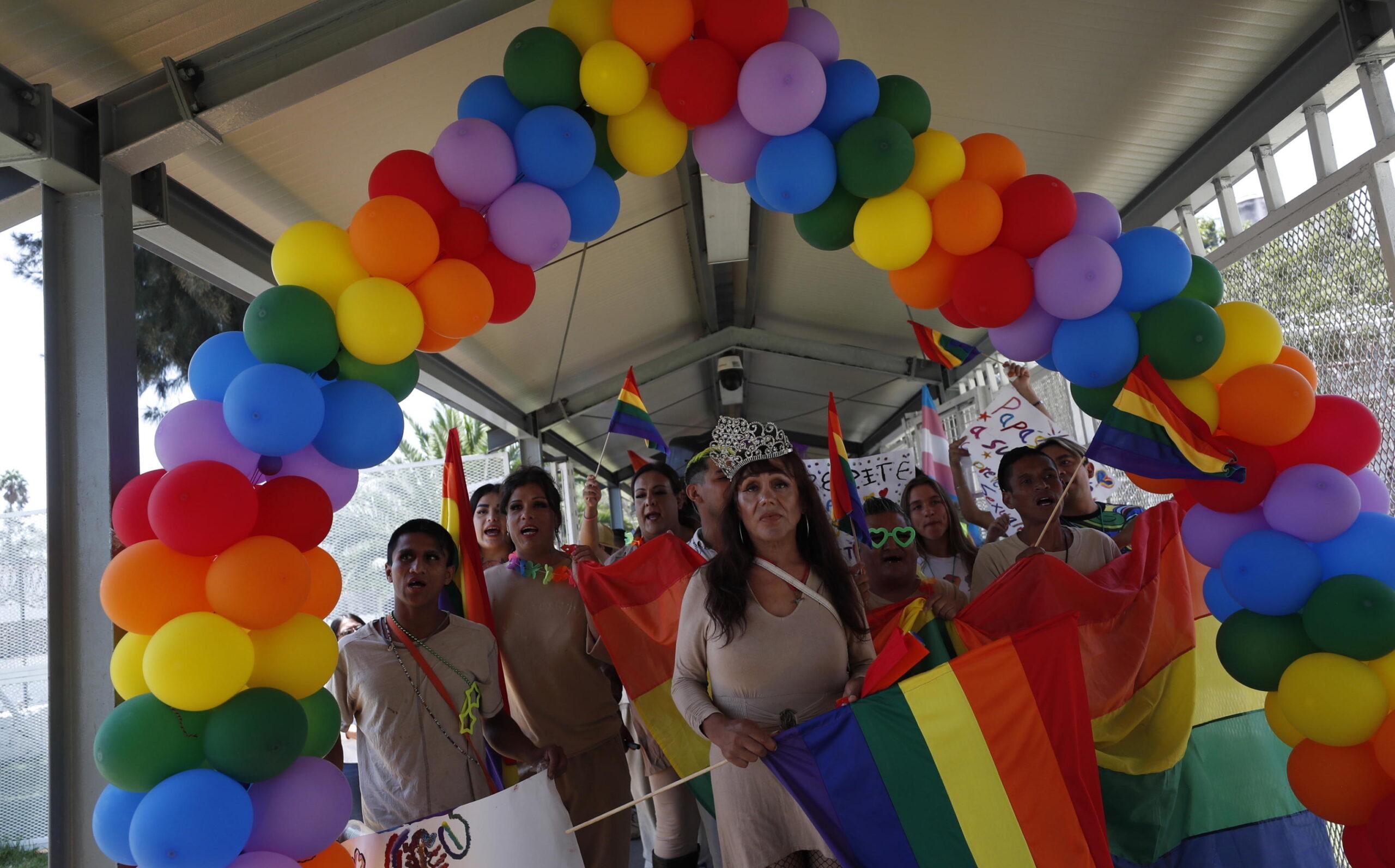 La Corte Europea volta le spalle all’Italia arcobaleno: legale non registrare i bimbi delle coppie omogenitoriali