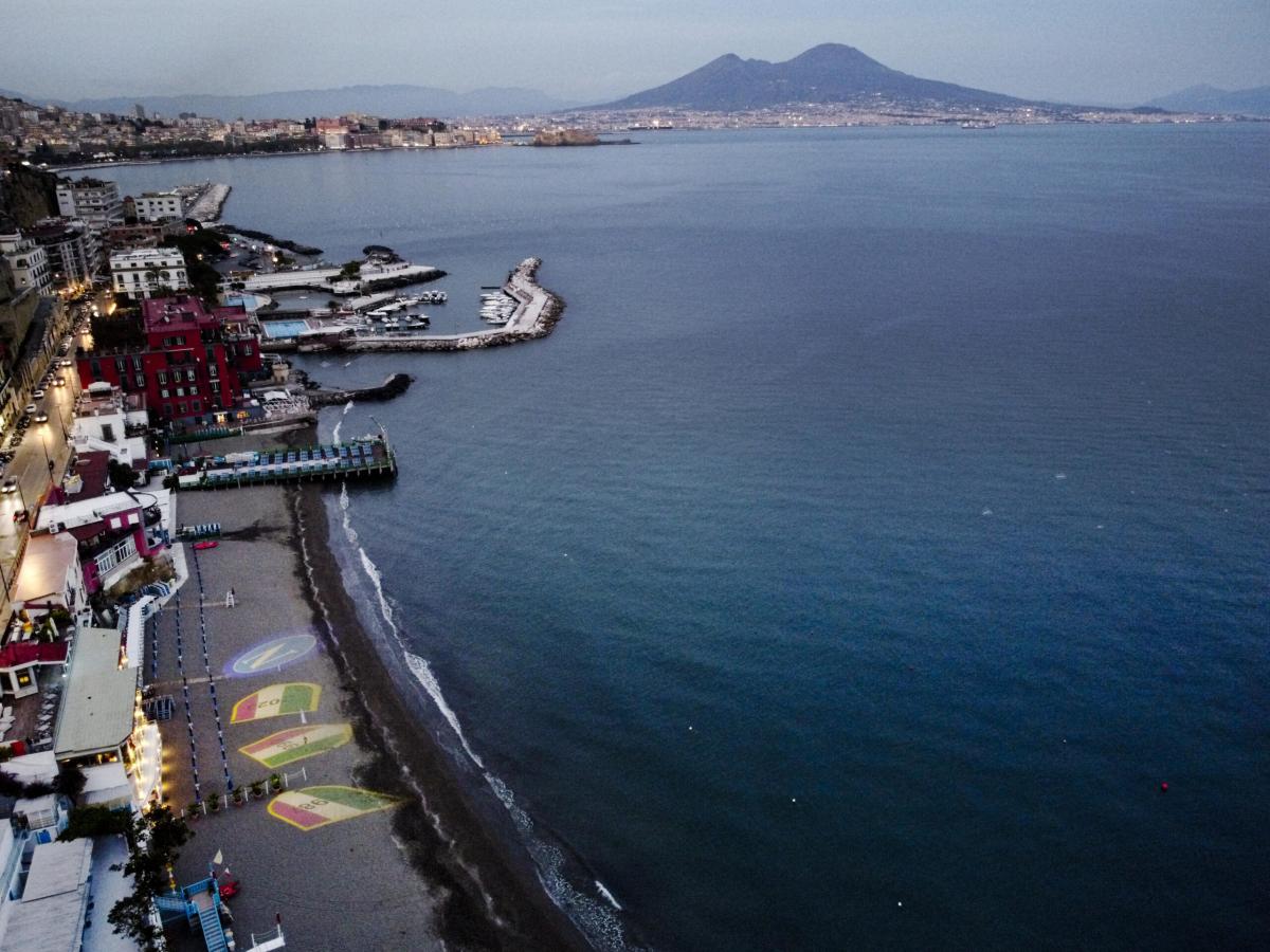 Napoli, accoltellamento sugli scogli di Marechiaro: la lite per un …