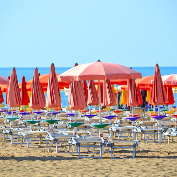 Guadagni stabilimento balneare: entrate, uscite e requisiti da rispettare