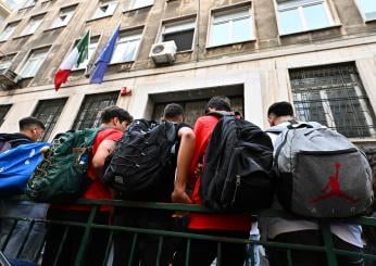 Genova, crolla la scala esterna di una scuola a causa del maltempo: nessun ferito