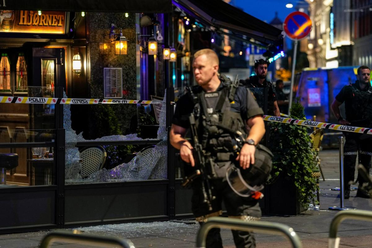 Norvegia, sparatoria in un locale di Oslo: due morti. La polizia in…