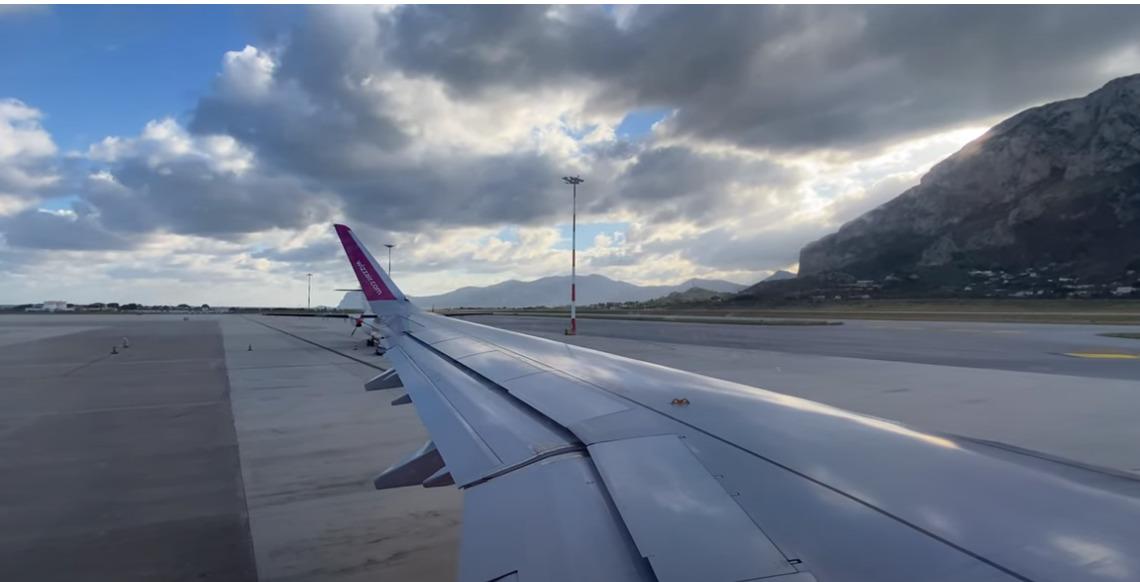 Aeroporto di Palermo chiuso, perché e quando riapre? Voli cancellati e forti ritardi causa incendio