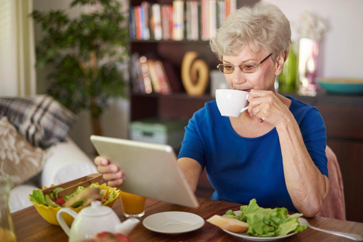 Come non prendere peso in menopausa e quali cibi evitare per mantenere la linea