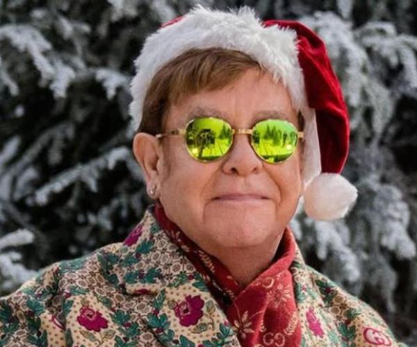 Elton John rivela quale frase vuole sia scritta sulla sua lapide