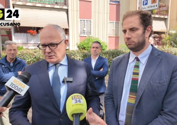 Roma, il sindaco Gualtieri visita le case popolari di via Cincie: “Abbiamo investito 9 milioni di euro per i lavori di manutenzione” | VIDEO