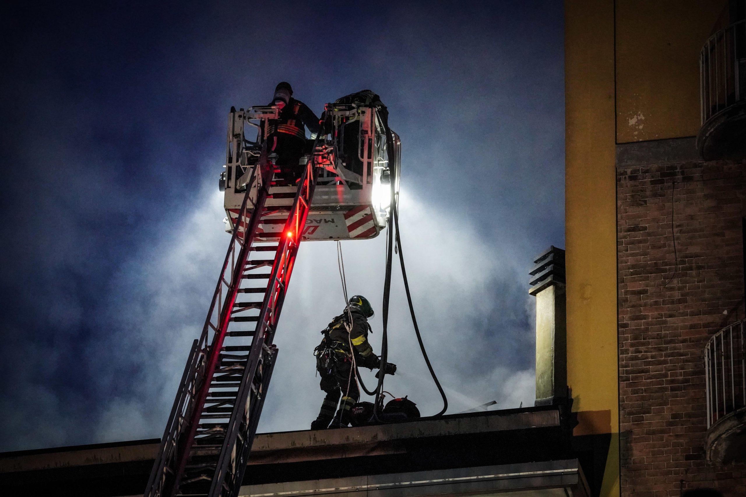 Nuovo incendio sulle colline di Alassio, rogo esteso intervengono i vigili del fuoco