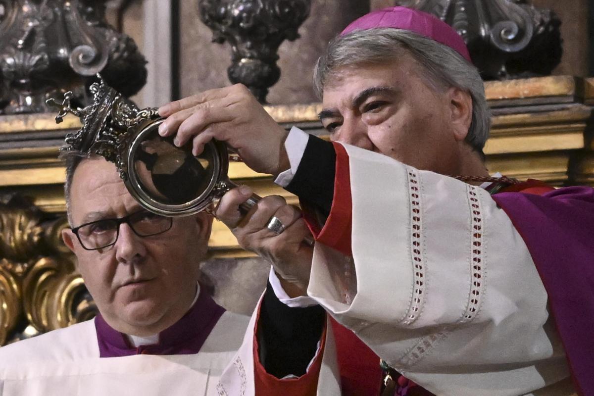 Miracolo del Sangue di San Gennaro, il prodigio si ripete a Napoli