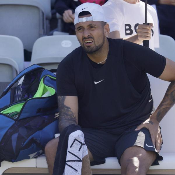 Wimbledon, Kyrgios si ritira: “Ho problemi al polso ma tornerò”