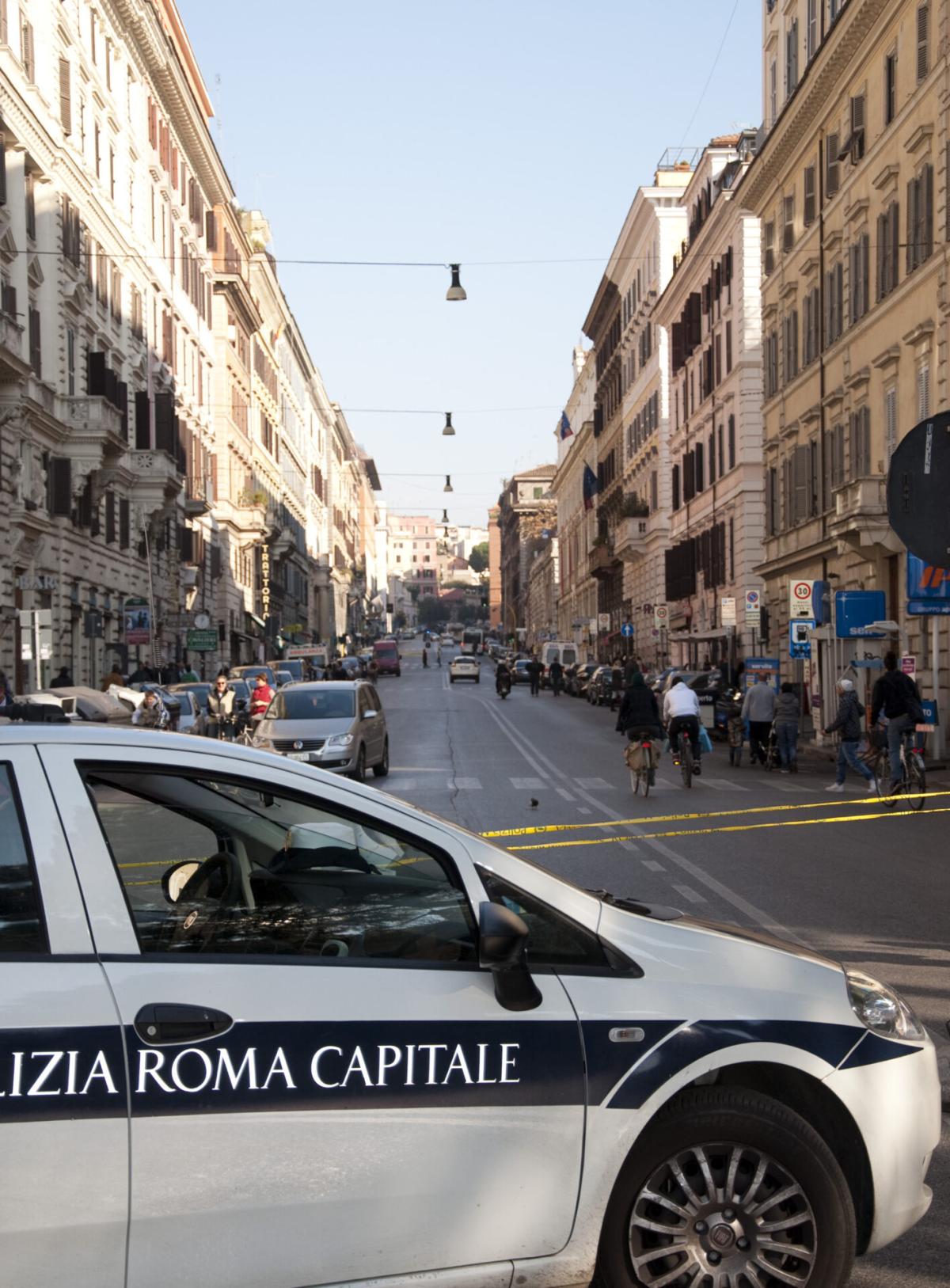 Roma, furto in via Cavour bottino milionario: portati via i gioiell…