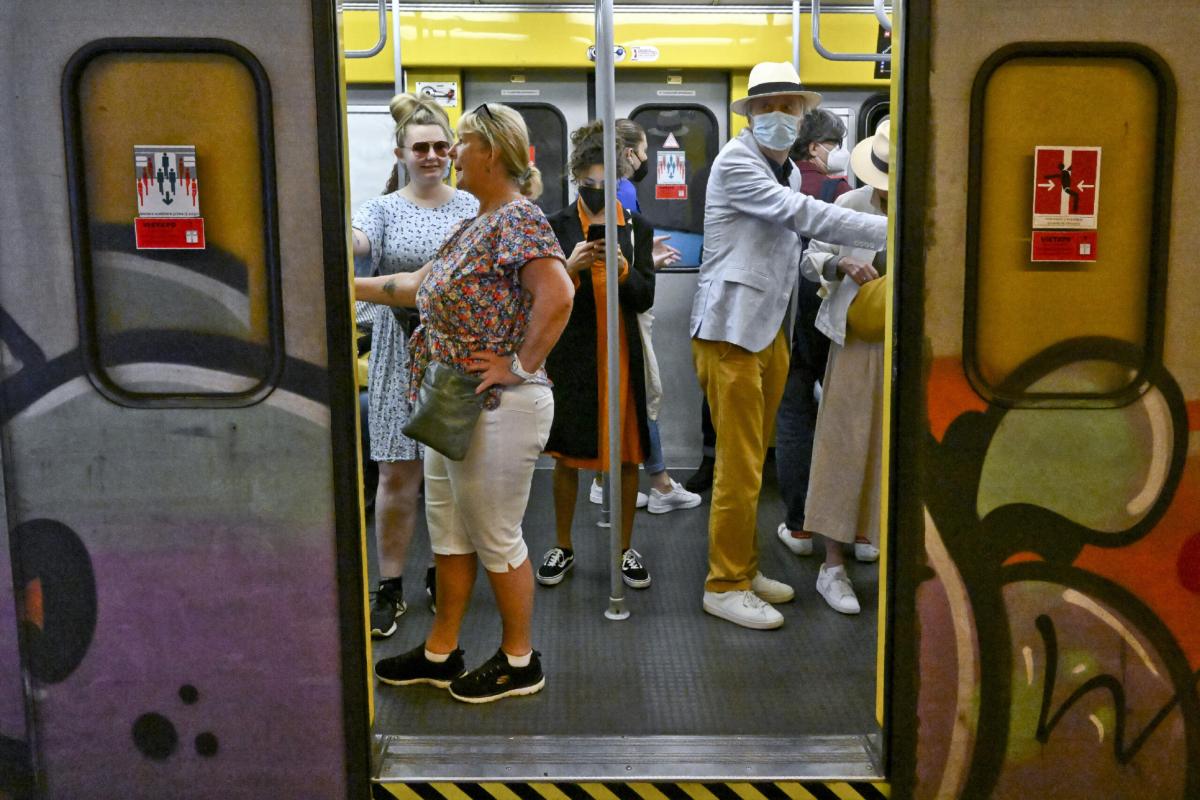 Napoli, guasto sulla Linea 1 della metro: chiusa l’intera tratta