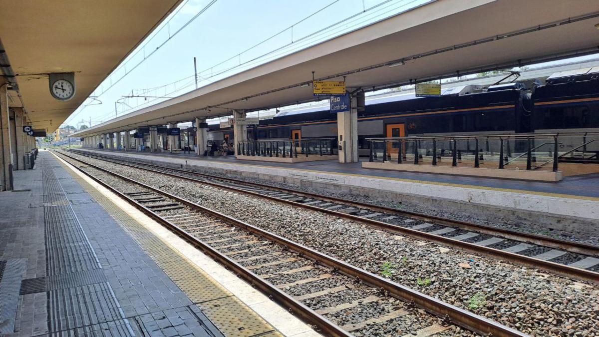 Tragedia a Savona, uomo travolto e ucciso da un treno alla stazione di Varazze: gesto volontario?