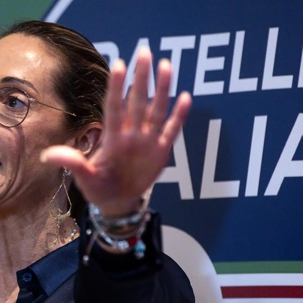 Arianna Meloni indagata per traffico d’influenze? Da FdI sono sicuri: “Complotto per fermare le riforme del governo. Contro di lei attacchi sconvolgenti”