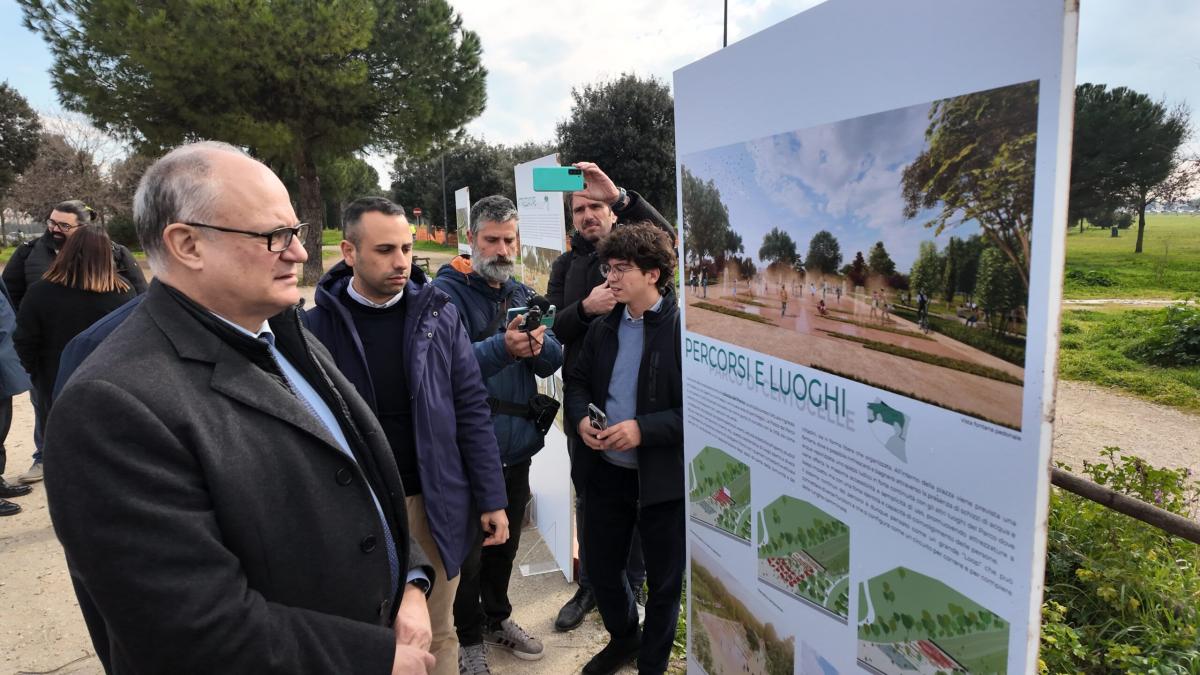 Parco di Centocelle sopralluogo di Gualtieri: “Sarà Central Park di Roma est”, investimento importante ma c’è il giallo ZTL | Video