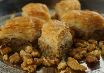 Baklava: ricetta originale turca del dolce ripieno di frutta secca