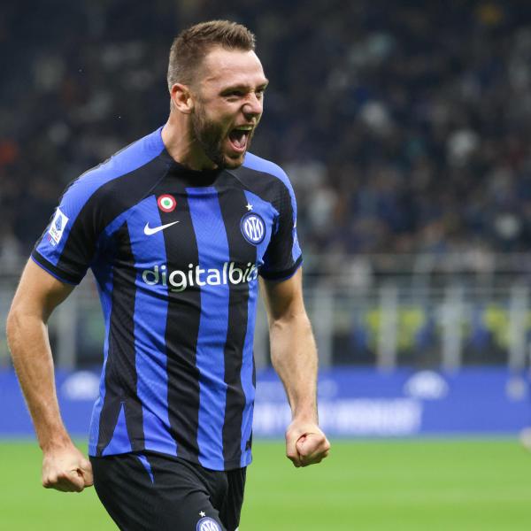 De Vrij è pronto per Inter-Fiorentina: “Indossare questa maglia è un onore”