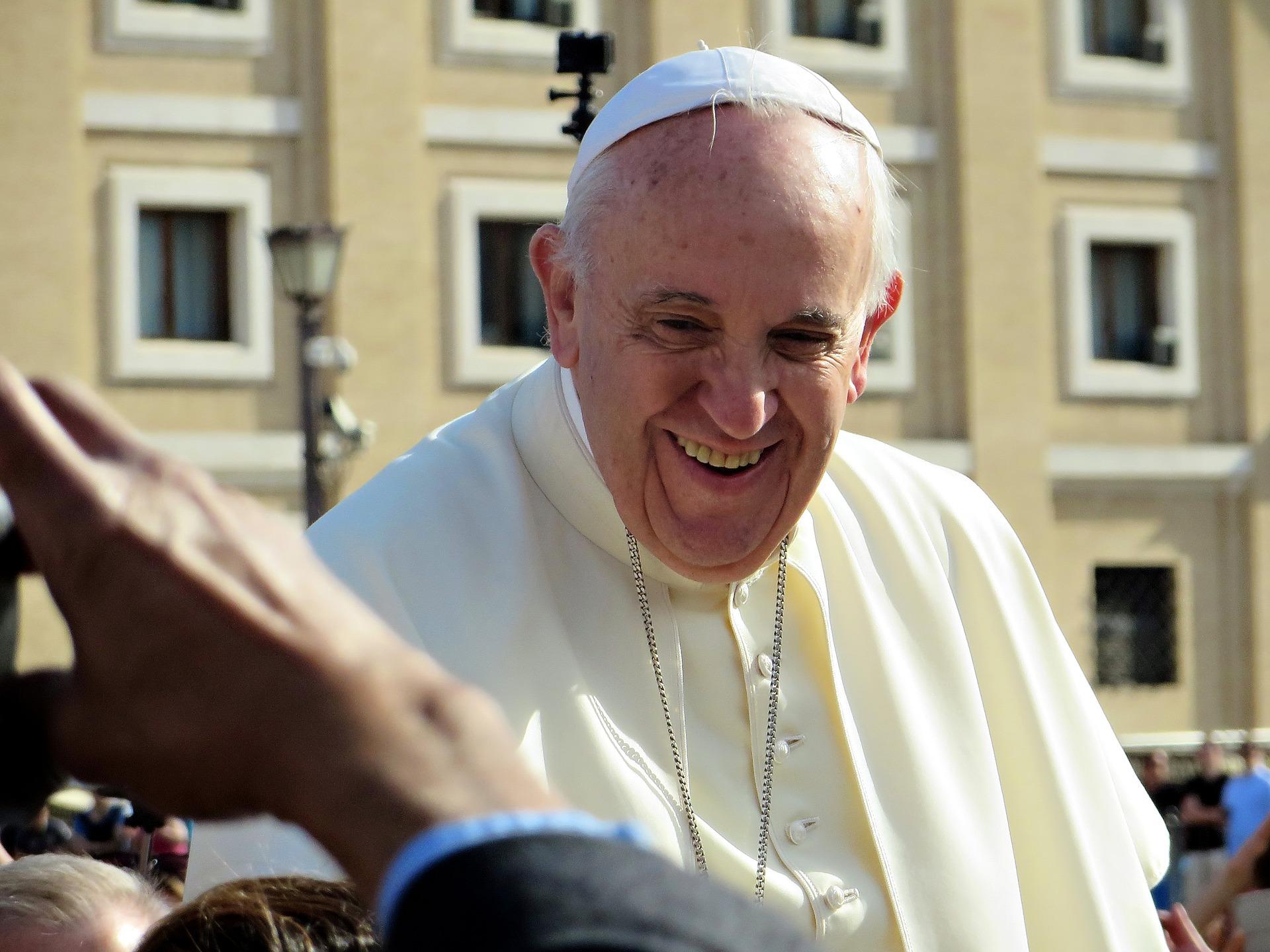 Papa Francesco, proclamati 10 nuovi santi: “Non servono gesti eroici, ma amore quotidiano”