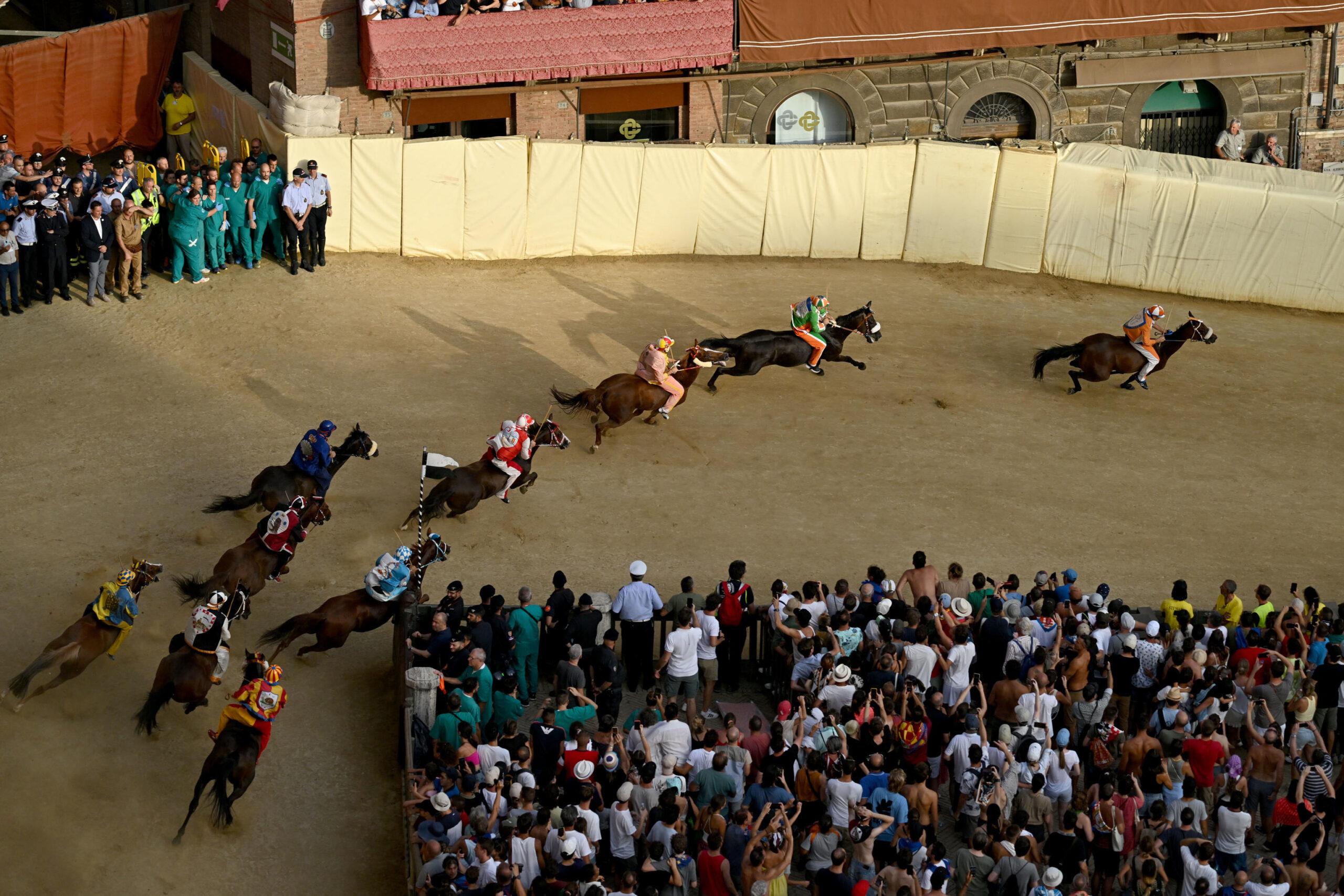 Palio di Siena, origini e storia di una delle gare più iconiche d’Italia