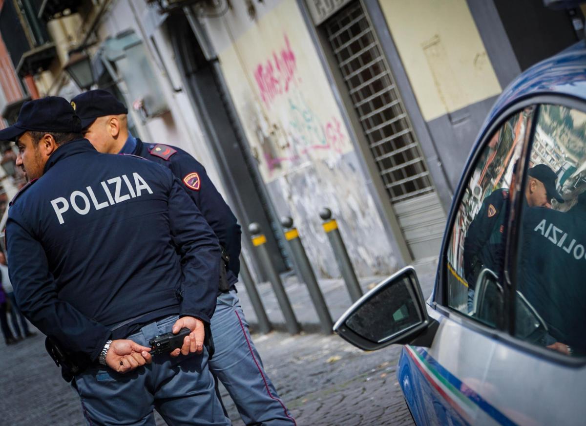 Napoli ragazzo accoltellato: 13enne ferisce un 15enne dopo una lite…