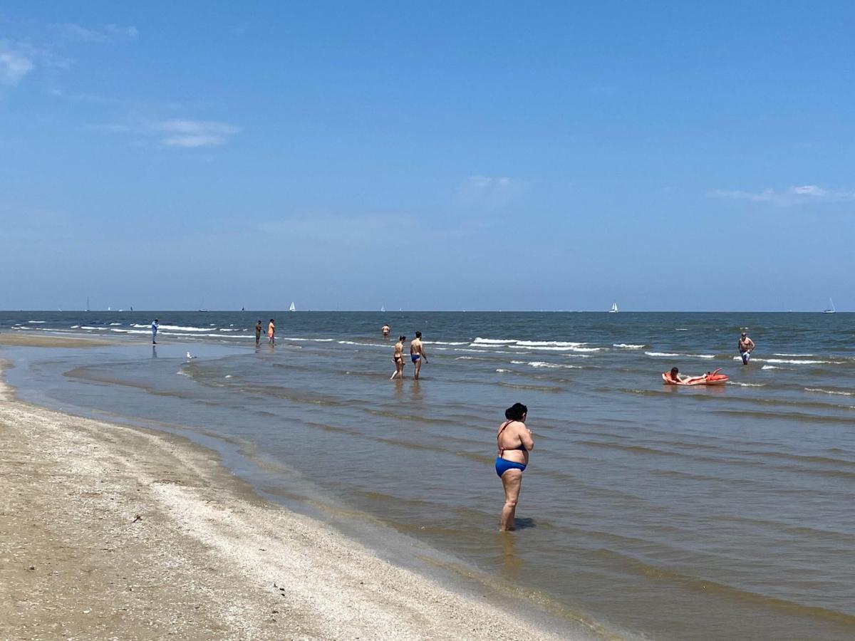 Rimini, tragedia in una spiaggia di Miramare: 37enne annega in mare e muore