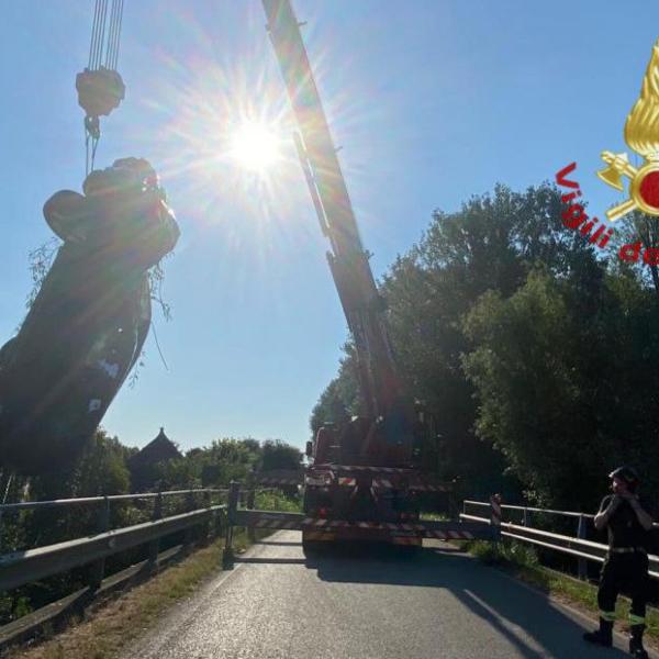 Chi sono i due ragazzi morti in un incidente a Chioggia? Ferito gravemente un terzo passeggero: l’auto finita in un canale