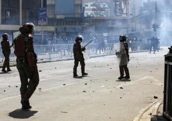 Kenya, parlamento sotto assedio: migliaia di manifestanti in protesta per la legge finanziaria, diversi morti