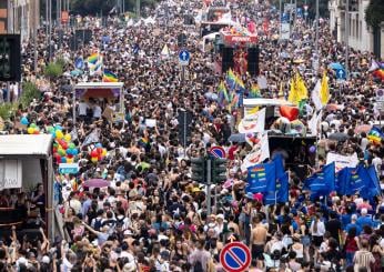 Milano Pride, l’attrice Debora Villa contro Giorgia Meloni: “La premier non difende le donne”. “Rumore” inno dell’evento