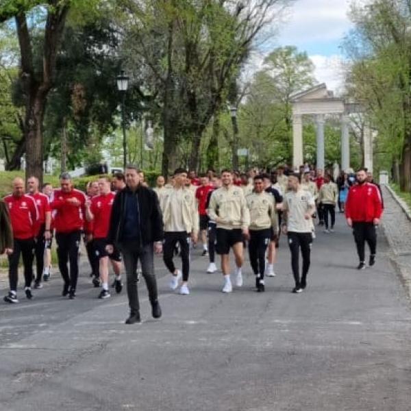 Passeggiata dei giocatori del Feyenoord a Villa Borghese, relax in mattinata prima del match contro la Roma | FOTO TAG24